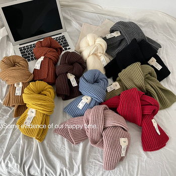 Kötött sál téli használatra, imitált kasmír és poliészter keverék, közepes hosszúságú, különleges divat