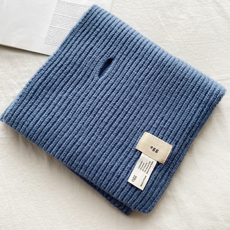 Kötött sál téli használatra, imitált kasmír és poliészter keverék, közepes hosszúságú, különleges divat