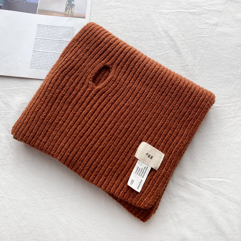 Kötött sál téli használatra, imitált kasmír és poliészter keverék, közepes hosszúságú, különleges divat