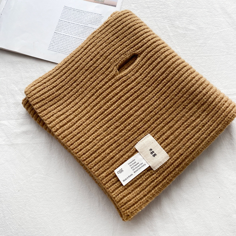 Kötött sál téli használatra, imitált kasmír és poliészter keverék, közepes hosszúságú, különleges divat