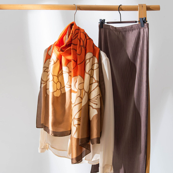 Huihe poliészter sál, retro nyomással, friss és édes stílus