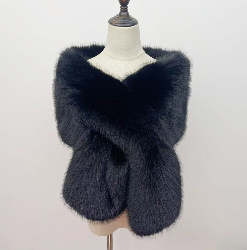 Svestrani šal od lisice dlake s dizajnom nadahnutim qipao, zimski kaput od umjetne krzna za pozornicu, večernje haljine i vjenčane kombinacije