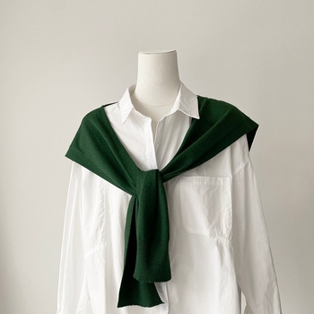 Kötött sál viszkózból, uniszex, egyszerű kötés, egyszerű mintázat, meleg.