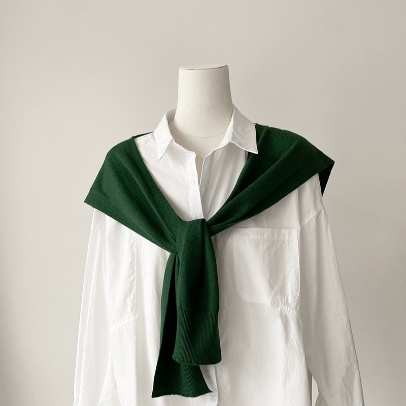 Kötött sál viszkózból, uniszex, egyszerű kötés, egyszerű mintázat, meleg.