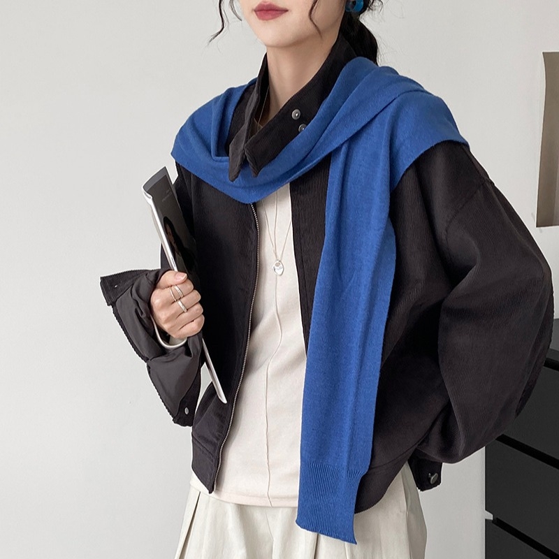 Kötött sál viszkózból, uniszex, egyszerű kötés, egyszerű mintázat, meleg.