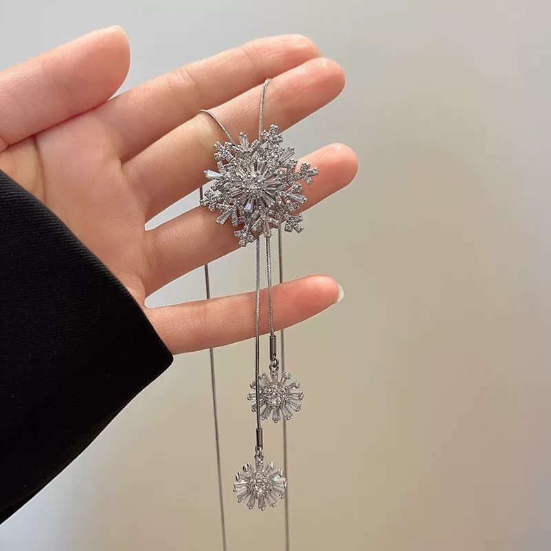 Titánacélból készült nyaklánc elektroplórozott felülettel, pulóver-stílusú lánccal, medál cink ötvözetből, forma: virág / U-alakú / más, nőknek