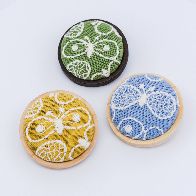 Bross - 3D hímzés, vászon anyag, sárgaréz biztonsági tű, kerek friss dizájn, uniszex