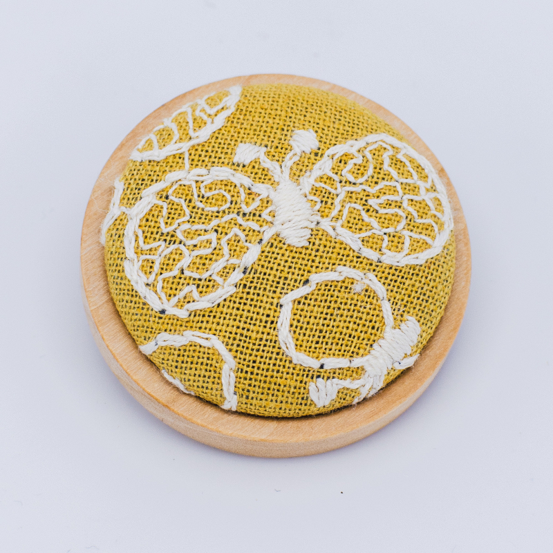 Bross - 3D hímzés, vászon anyag, sárgaréz biztonsági tű, kerek friss dizájn, uniszex