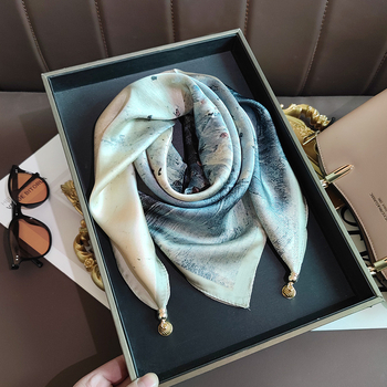 Négyzet alakú szatén selyemsál, tavasz, friss és édes stílus, nyomtatott minta