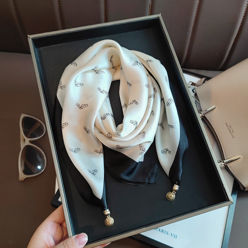 Négyzet alakú szatén selyemsál, tavasz, friss és édes stílus, nyomtatott minta