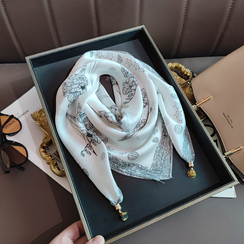 Négyzet alakú szatén selyemsál, tavasz, friss és édes stílus, nyomtatott minta