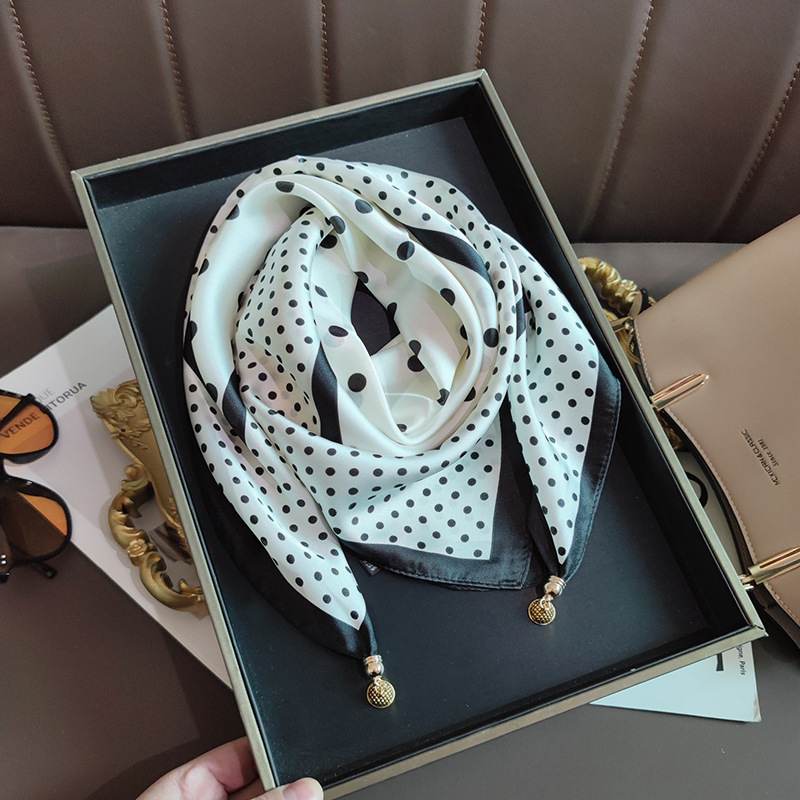 Négyzet alakú szatén selyemsál, tavasz, friss és édes stílus, nyomtatott minta