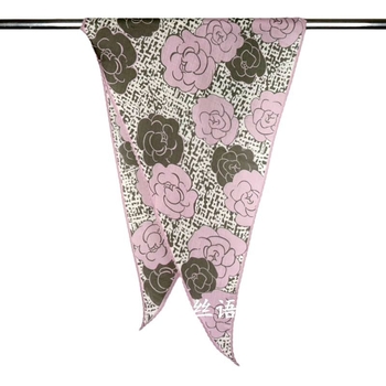 Selyem–gyapjú sál gyémánt szegéllyel és kaméliás mintával, háromszög alakú, digitális nyomtatás, téli melegű kiegészítő