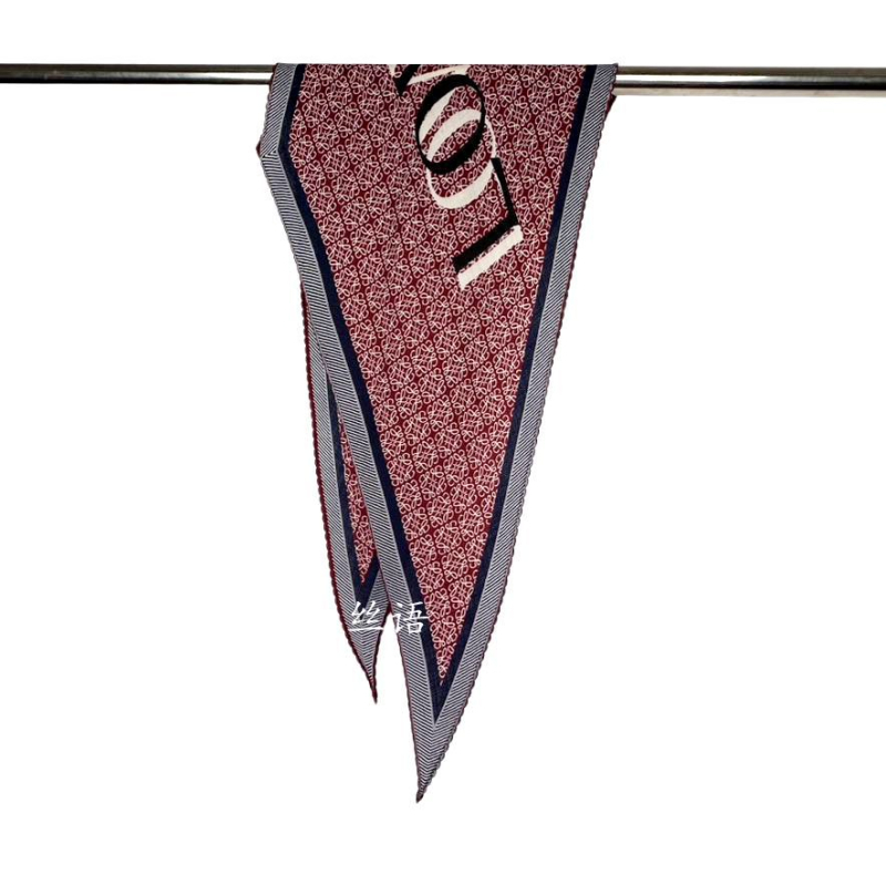 Selyem–gyapjú sál gyémánt szegéllyel és kaméliás mintával, háromszög alakú, digitális nyomtatás, téli melegű kiegészítő