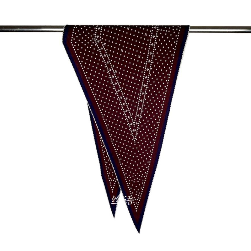 Selyem–gyapjú sál gyémánt szegéllyel és kaméliás mintával, háromszög alakú, digitális nyomtatás, téli melegű kiegészítő