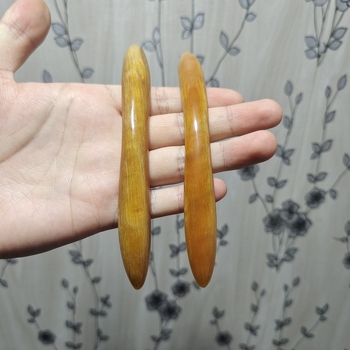 Etno stiilis juukseklips kahetipuliste otste ja libisemiskindla plaadiga, lips-stiil, 2024 kevad