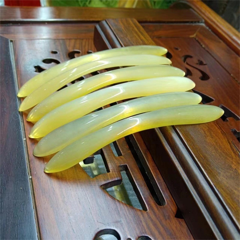 Etno stiilis juukseklips kahetipuliste otste ja libisemiskindla plaadiga, lips-stiil, 2024 kevad