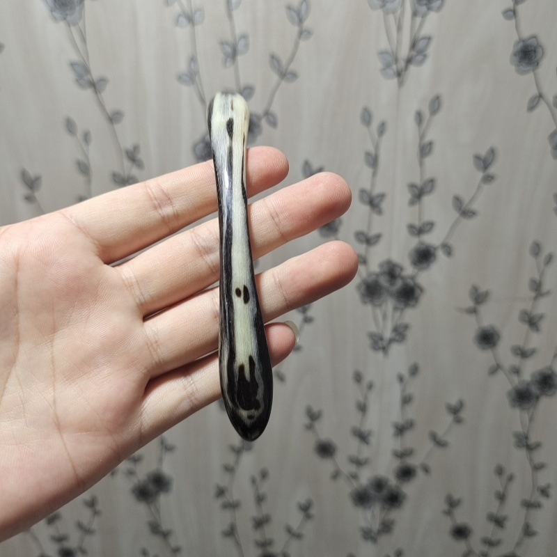 Etno stiilis juukseklips kahetipuliste otste ja libisemiskindla plaadiga, lips-stiil, 2024 kevad