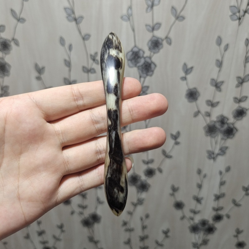 Etno stiilis juukseklips kahetipuliste otste ja libisemiskindla plaadiga, lips-stiil, 2024 kevad