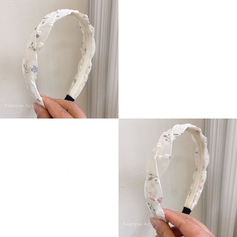 Lastele mõeldud juuksepael keeratud lillemustriga — armas juukse aksessuaar kevadel 2025