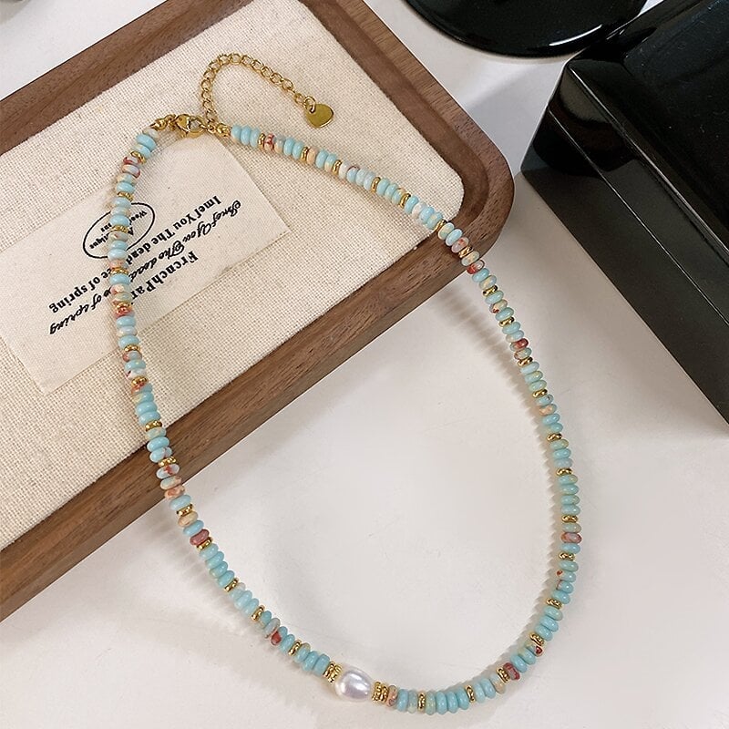 Ogrlica s perlama – francuski retro stil, ručna izrada, težina 7 g, promjer perle <3 mm