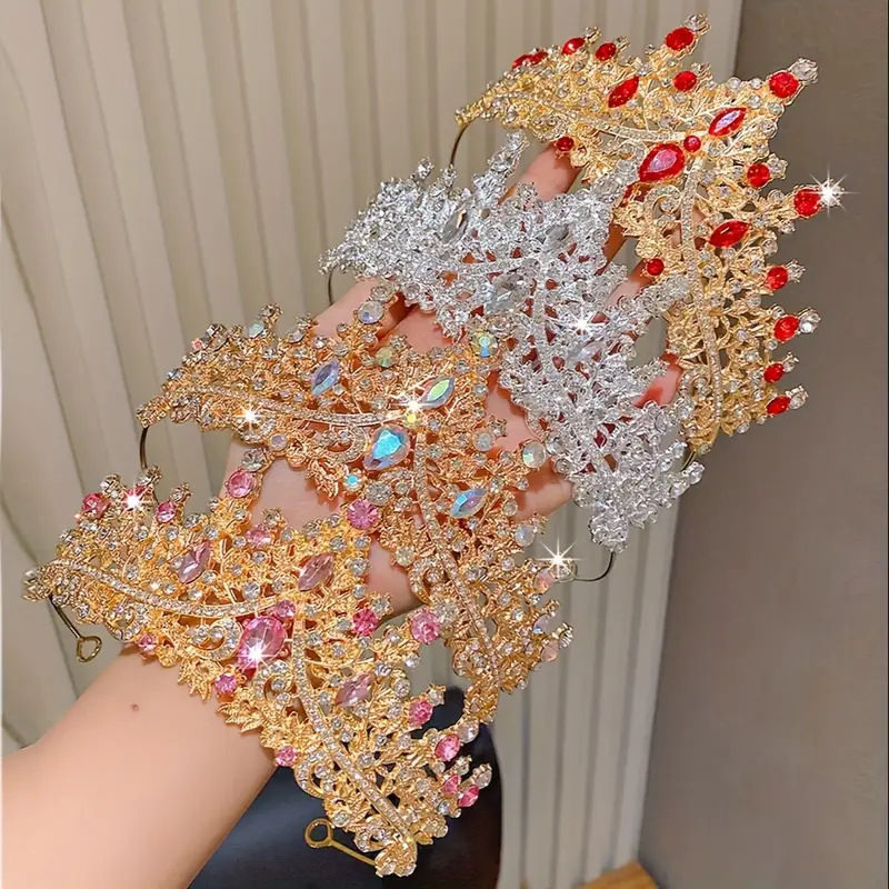 Tiara de mireasă pentru păr, din aliaj, cu cristale, formă de coroană, electroplating (Material: aliaj; Cristale: cristale; Stil: feminin; Formă: coroană; Finisare: electroplating)