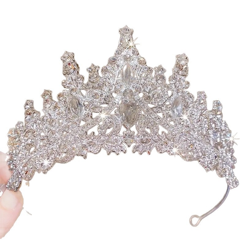 Tiara de mireasă pentru păr, din aliaj, cu cristale, formă de coroană, electroplating (Material: aliaj; Cristale: cristale; Stil: feminin; Formă: coroană; Finisare: electroplating)