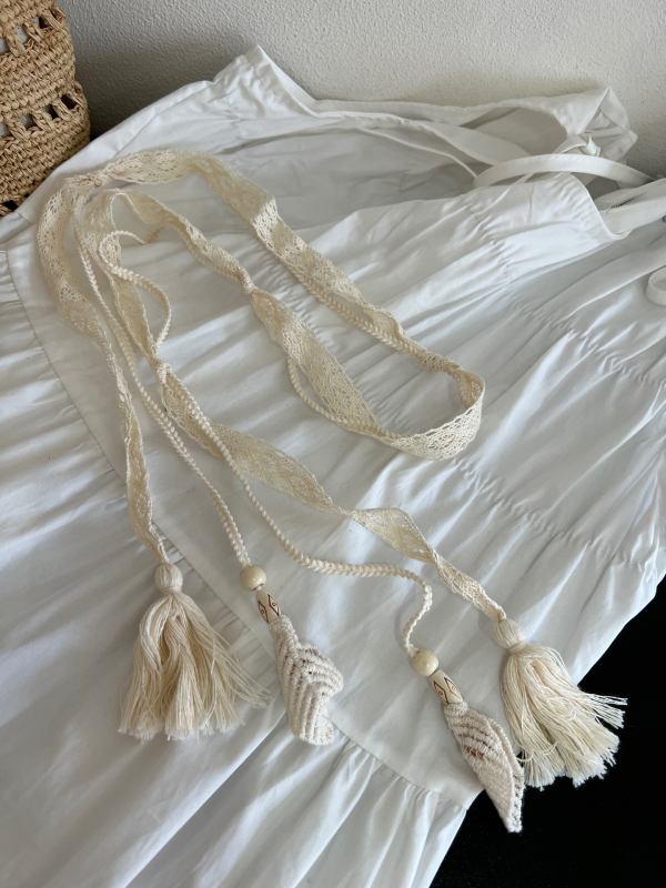 Bohemas stila josta viduklim ar austu kokvilnas pavedienu un mezgla dekoru, 2025 vasara