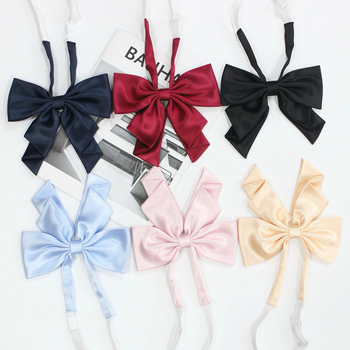 Kaklaraištis ar ziedu uz kaklu – 90% poliesters, Universāls, Korejiešu/Japāņu Literārais/Akadēmiskais stili, 2025. gada pavasaris