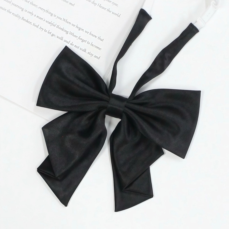 Kaklaraištis ar ziedu uz kaklu – 90% poliesters, Universāls, Korejiešu/Japāņu Literārais/Akadēmiskais stili, 2025. gada pavasaris