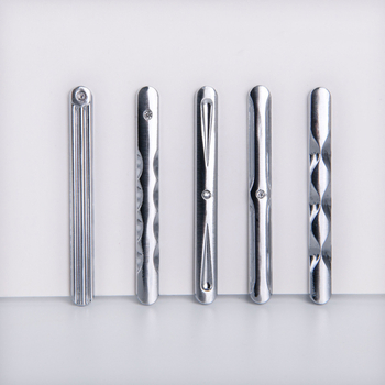 Kaklaraišu klips vīrietim — plakana galva, hroma pārklājums, monohroms dizains, materiāls: dzelzs