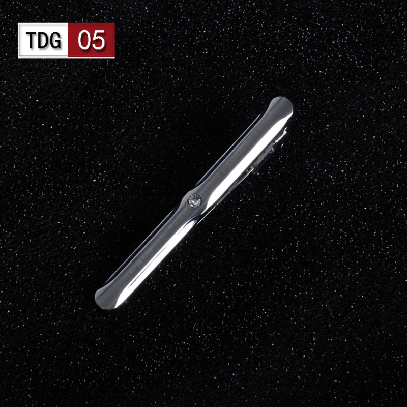 Kaklaraišu klips vīrietim — plakana galva, hroma pārklājums, monohroms dizains, materiāls: dzelzs