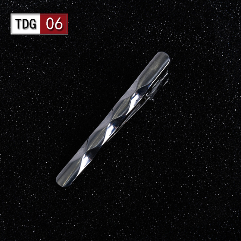 Kaklaraišu klips vīrietim — plakana galva, hroma pārklājums, monohroms dizains, materiāls: dzelzs