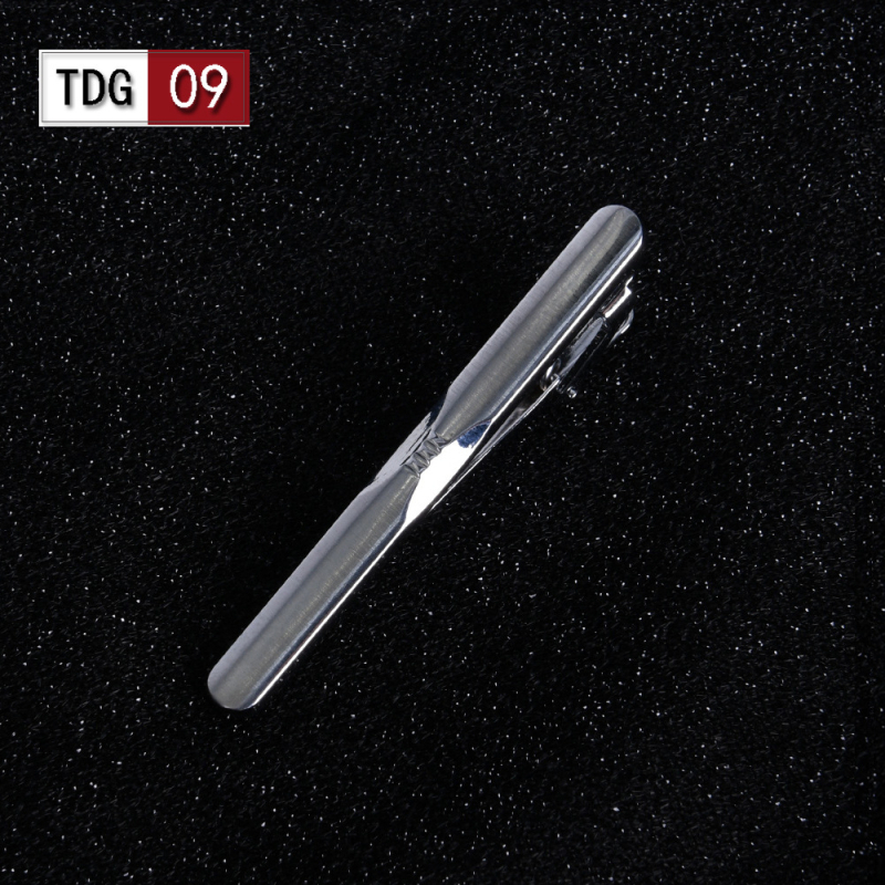 Kaklaraišu klips vīrietim — plakana galva, hroma pārklājums, monohroms dizains, materiāls: dzelzs