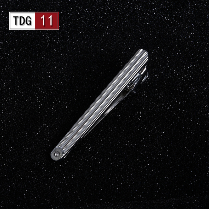 Kaklaraišu klips vīrietim — plakana galva, hroma pārklājums, monohroms dizains, materiāls: dzelzs