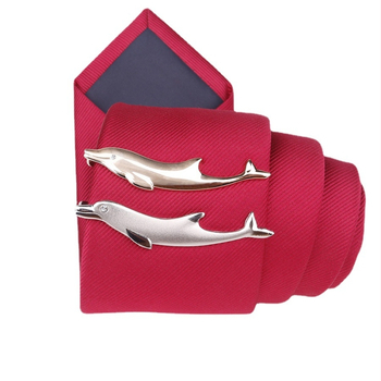 Metāla kaklasaistes aizdare ar karikatūras dizainu, sakausējums, monohroms raksts, universāls stils, titāna kristāls