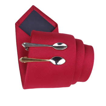 Metāla kaklasaistes aizdare ar karikatūras dizainu, sakausējums, monohroms raksts, universāls stils, titāna kristāls