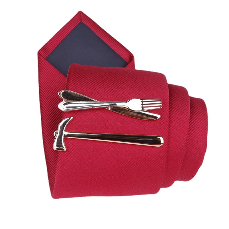 Metāla kaklasaistes aizdare ar karikatūras dizainu, sakausējums, monohroms raksts, universāls stils, titāna kristāls