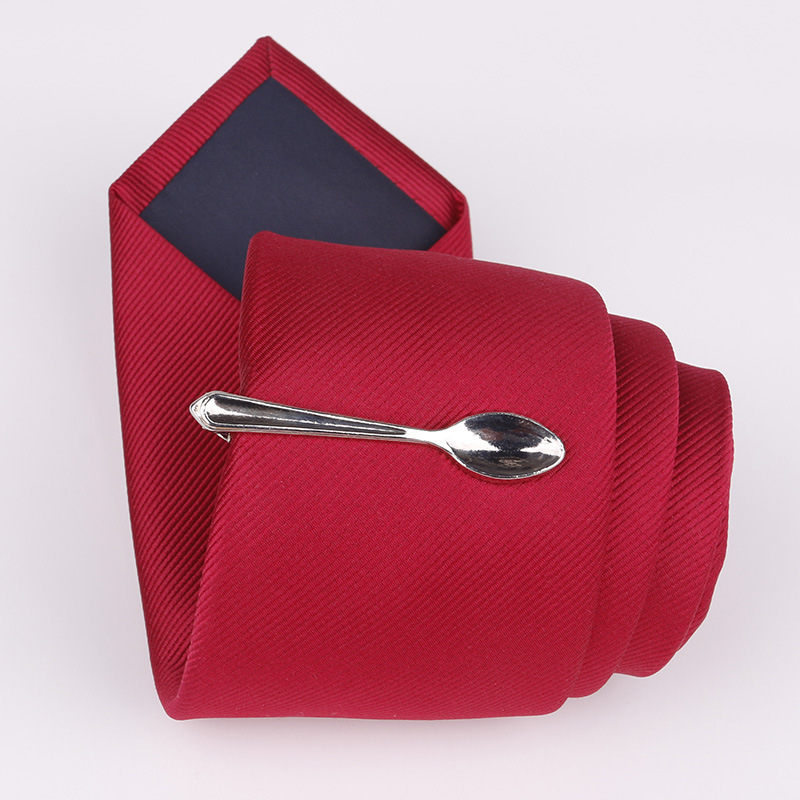 Metāla kaklasaistes aizdare ar karikatūras dizainu, sakausējums, monohroms raksts, universāls stils, titāna kristāls