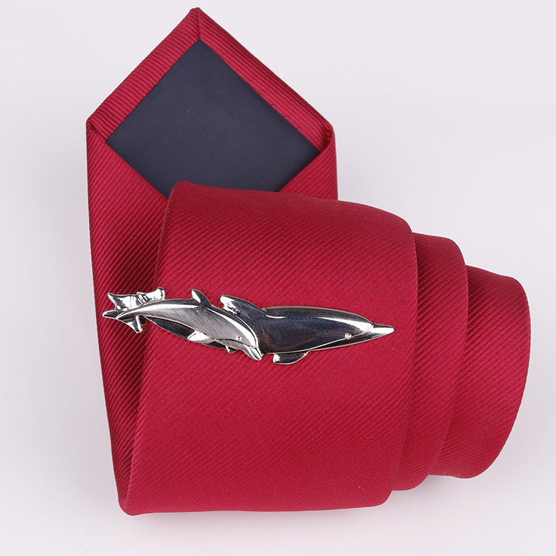 Metāla kaklasaistes aizdare ar karikatūras dizainu, sakausējums, monohroms raksts, universāls stils, titāna kristāls