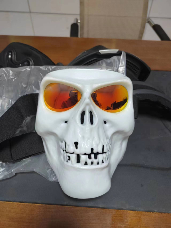 Off-road motociklu brillēm, modeļa M004, PC rāmis, paredzētas sacīkstēm, saderīgas ar galvas lentas brillēm.