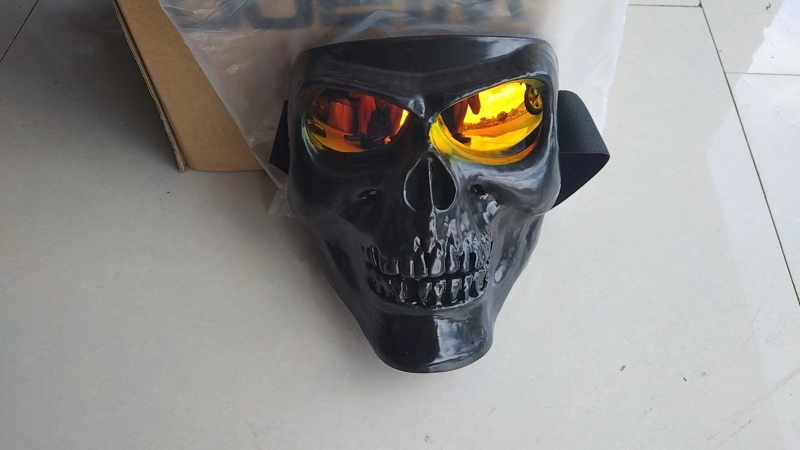 Off-road motociklu brillēm, modeļa M004, PC rāmis, paredzētas sacīkstēm, saderīgas ar galvas lentas brillēm.