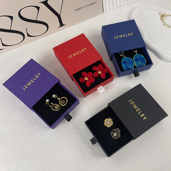 Ādas rotaslietu izstādes kārba ar vilkšanas atvilktiņu - āda, karstā iespiešana, moderns stils