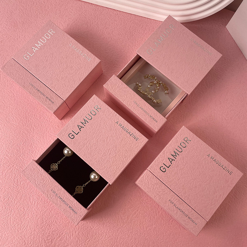 Ādas rotaslietu izstādes kārba ar vilkšanas atvilktiņu - āda, karstā iespiešana, moderns stils