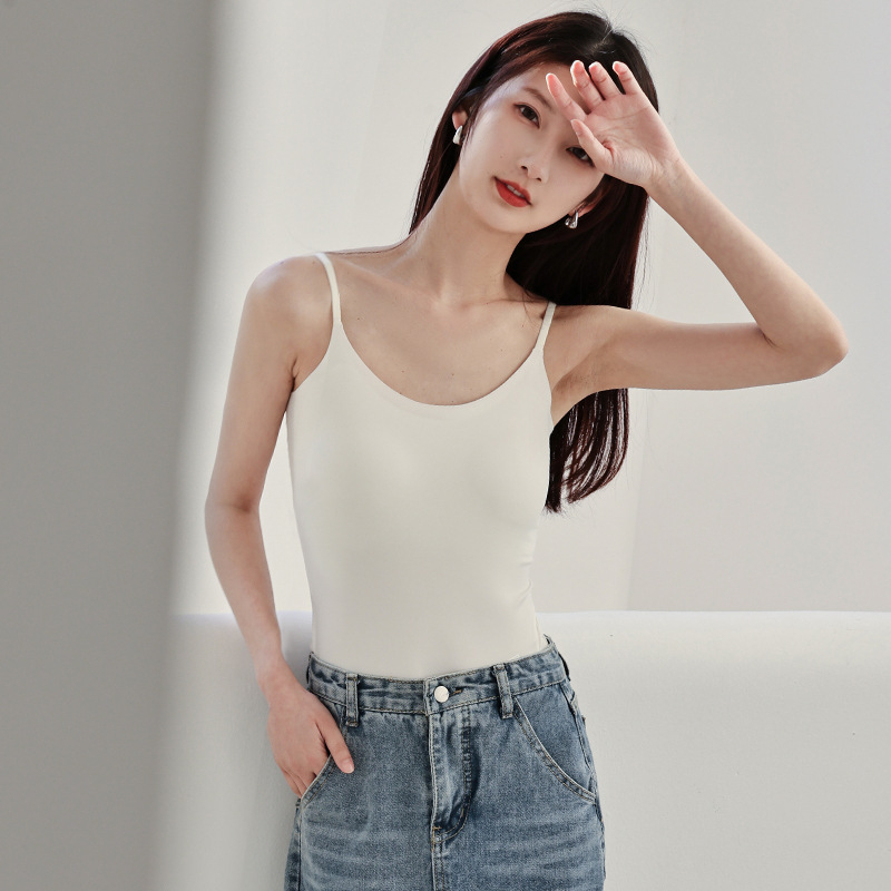 Sieviešu kamizole ar iekšējo krūšu spilventiņu, antibakteriāls Ice Silk audums, slaids siluets, plānās siksnas