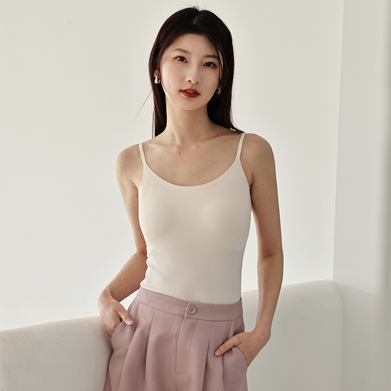 Sieviešu kamizole ar iekšējo krūšu spilventiņu, antibakteriāls Ice Silk audums, slaids siluets, plānās siksnas