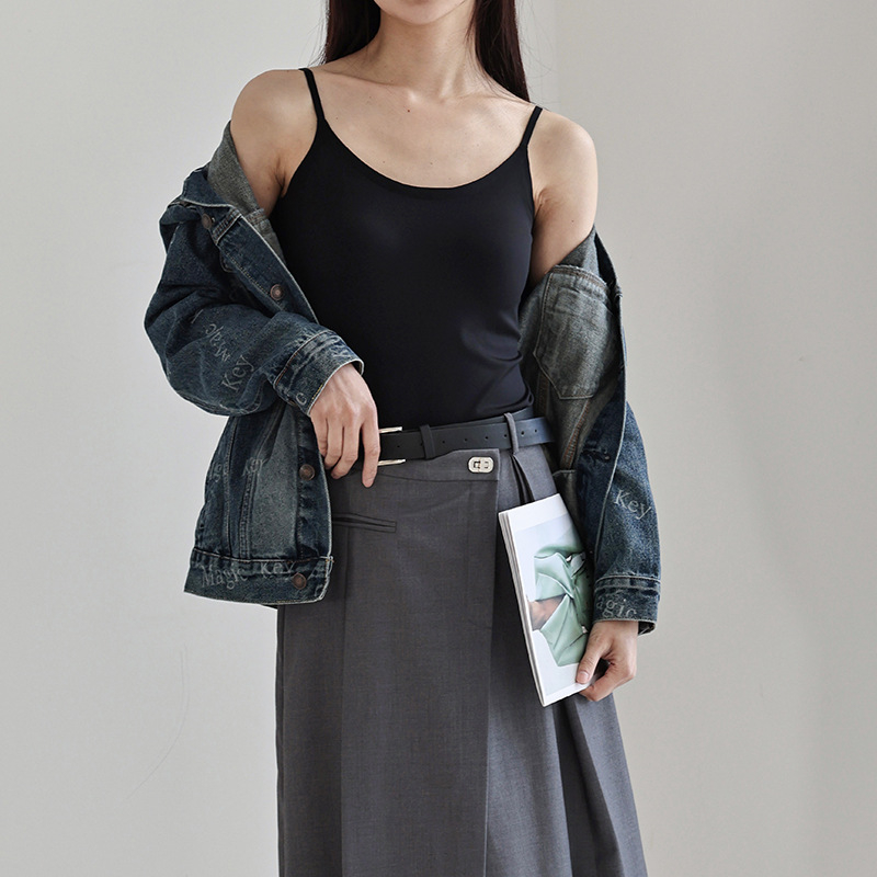 Sieviešu kamizole ar iekšējo krūšu spilventiņu, antibakteriāls Ice Silk audums, slaids siluets, plānās siksnas