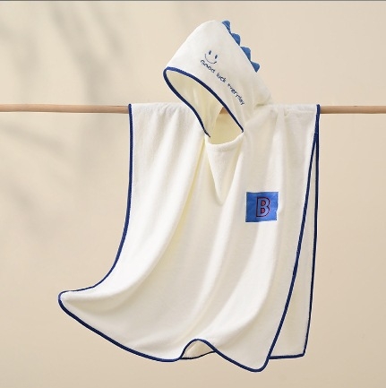 Gyerek kapucnis törölköző-köpeny coral fleece-ből, 120D szál, 400–500 g tömeg, varrás, karikatúra minta