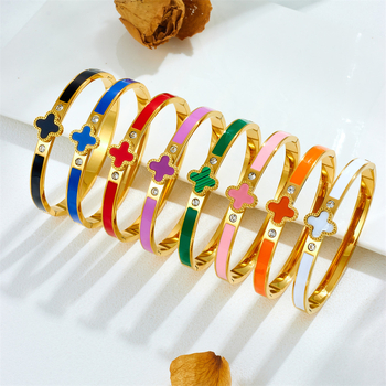 Sieviešu rokassprādze no titāna tērauda, minimālistisks dizains, elektroplatinēts pārklājums, četrlapu zieda motīvs, svars 0.01