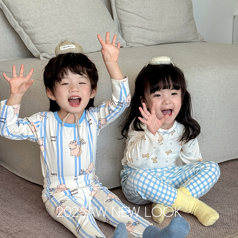 Bērnu divdaļīgs kokvilnas komplekts: garais top ar garām piedurknēm un bikses, universāls, 95% kokvilna, vecuma 3–8 gadi, ikdienas mājas apģērbs, raksti: svītras, kvadrāti, karikatūras